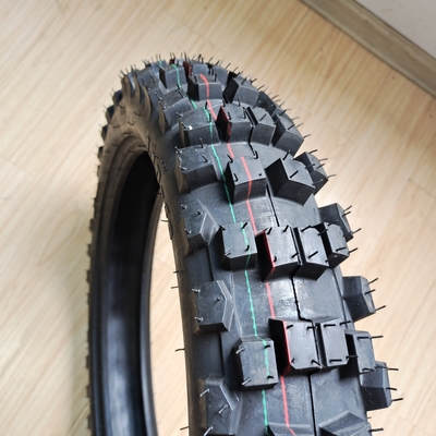 Contenu en caoutchouc de 35% à 55% dans les pneus de motocyclettes 4.10-18 OWN DOT ISO CCC SONCAP au port de Qingdao