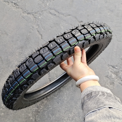 Carrosserie de pneus 3.00 18 Pneus de moto 300-18 pour les performances
