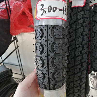 Boîtier de pneu direct 3.00 18 Pneus de moto 300-18 avec 35% à 55% de caoutchouc