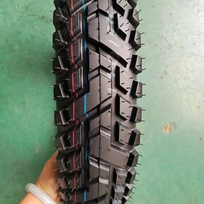 Maxxis pneumatique de moto sans tube 110/90-16 avec une teneur en caoutchouc de 35% à 55% au port de Qingdao