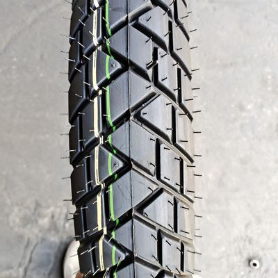 Résistance à la traction élevée Pneus de pierre de feu Pneus de moto 90 90 19 au port de Qingdao Chargement