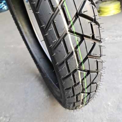 Résistance à la traction élevée Pneus de pierre de feu Pneus de moto 90 90 19 au port de Qingdao Chargement