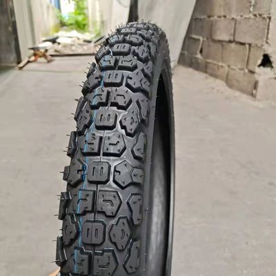 Résistance à la traction élevée Pneus de pierre de feu Pneus de moto 90 90 19 au port de Qingdao Chargement
