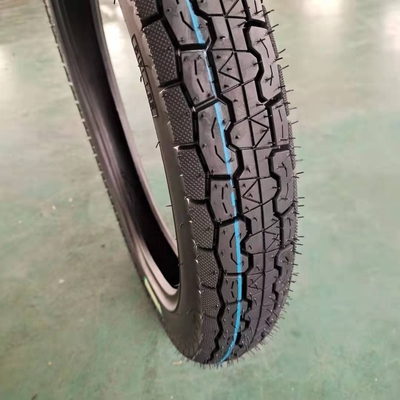 Chargement du port de Qingdao 300X17 Pneus Firestone Motocycle avec une durée de vie prolongée