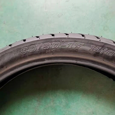 80/90-17 Pneus et tubes intérieurs de motos adaptés aux conditions routières des Philippines