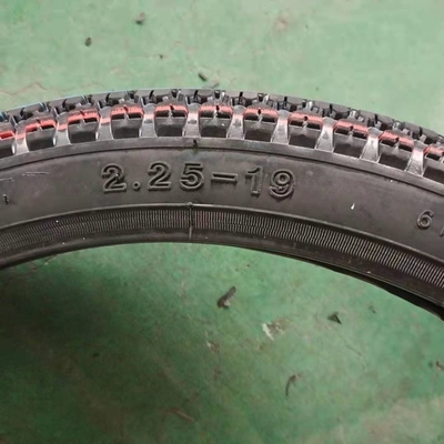 5000 pièces par jour Résistance à la traction 10,5 Pneus de moto chinois 2,25 X 19 Crédible