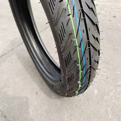 Contenu en caoutchouc de 35% à 55% Pneus sans tube pour motocyclettes 100/80-14 90/80-14 avec longue durée de vie