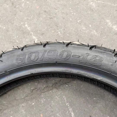 Nature Rubber Tubeless 90/90-18 Pneus de moto avec pièce de rechange Durée de vie 20000 KM
