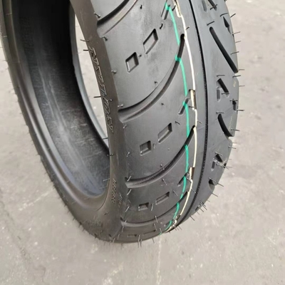 5000 pièces par jour Capacité de production Casse de pneu pour pneus sans tube de moto 120/70 12