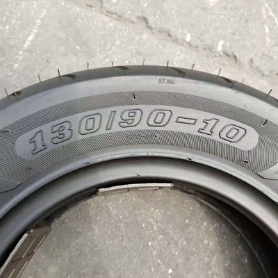 Contenu en caoutchouc de 35% à 55% Pneus de moto 130/90-10 6Pr sans tube pour le marché africain