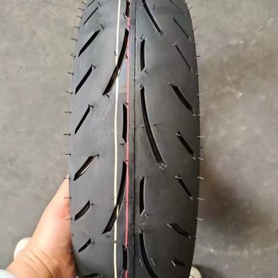 Des pneus de moto 110/80-14 de conception approfondie produits par le leader à 5000 pièces par jour