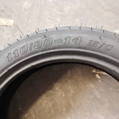 Des pneus de moto 110/80-14 de conception approfondie produits par le leader à 5000 pièces par jour