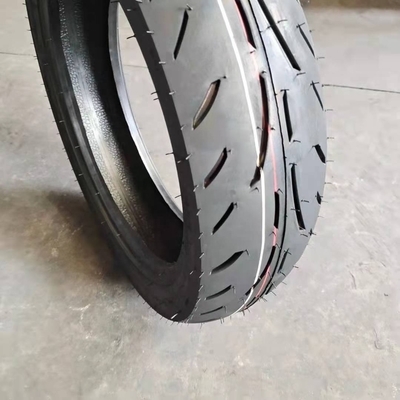Des pneus de moto 110/80-14 de conception approfondie produits par le leader à 5000 pièces par jour
