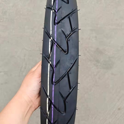 2.75-18 Pneus pour moto avec un taux de caoutchouc naturel élevé et livraison au port de Qingdao