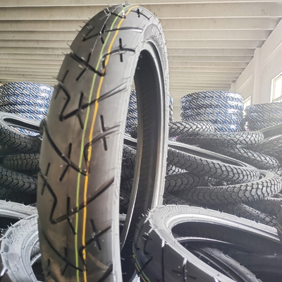 Remplacement/réparation de pneus de moto 90/90-18 avec une capacité de production de 5000 pièces par jour