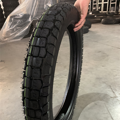 Délai de livraison Dans les 25 jours 300x18 pneus de moto avec boîtier de pneus durable