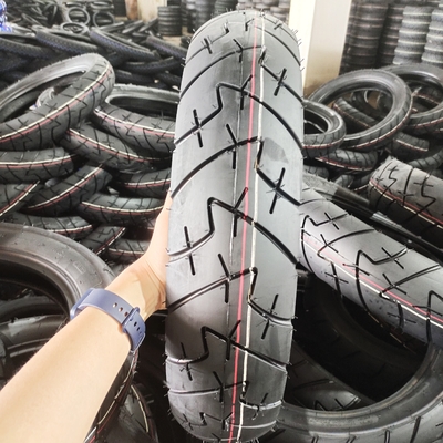 90/90-18 90/90-17 110/90-16 110/90-17 100/90-17 Pneus de moto sans tube Propriétaire 300-18