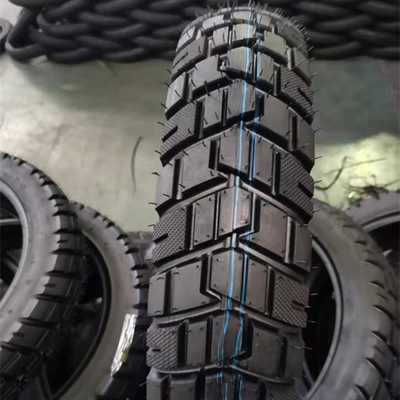 Des pneus de moto 90/90-18 de haute performance pour le port de Qingdao