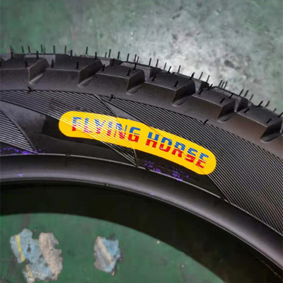Des pneus de moto 90/90-18 de haute performance pour le port de Qingdao