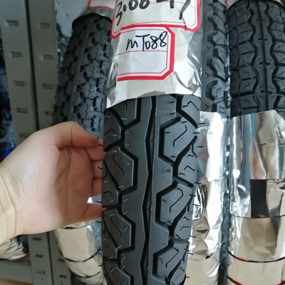 Résistance à la traction 10,5 pneus de moto de super caoutchouc 300-17 pour le chargement dans le port de Qingdao