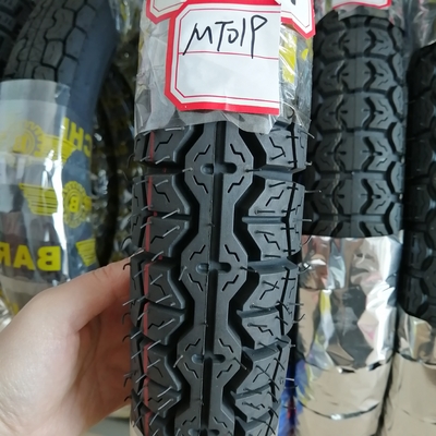 Résistance à la traction 10,5 pneus de moto de super caoutchouc 300-17 pour le chargement dans le port de Qingdao
