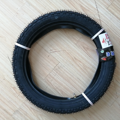 Marché africain 3.00-17 Pneus de motocyclettes Pneus sans tube avec 35% à 55% de caoutchouc