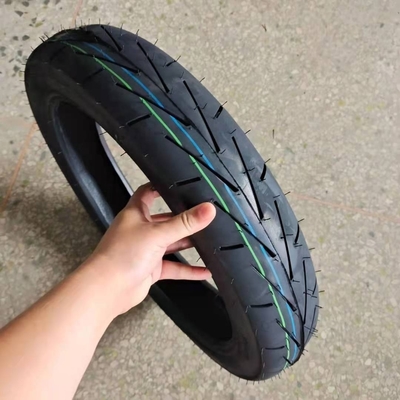Pneus de moto rouges en caoutchouc noir pour moto Port de Qingdao Livraison dans les 25 jours
