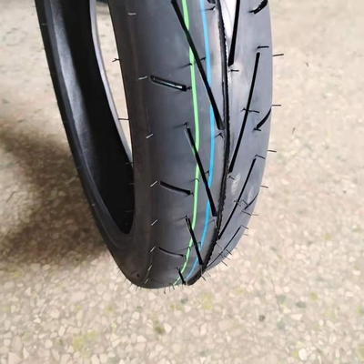 Pneus de moto rouges en caoutchouc noir pour moto Port de Qingdao Livraison dans les 25 jours