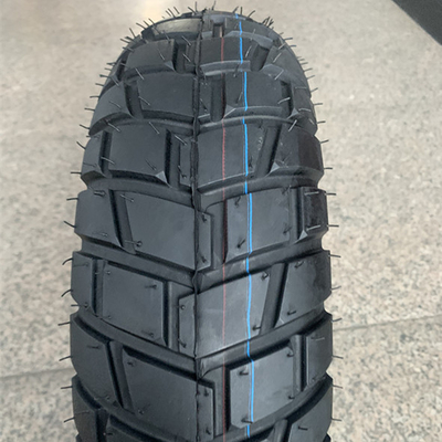 Pneus 130/90-10 pour motocyclettes de chargement au port de Qingdao pour autres systèmes de carrosserie de motocyclettes