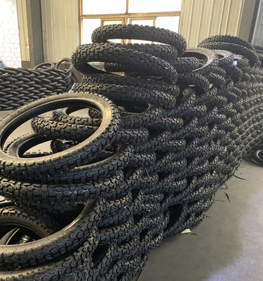 Pneus 130/90-10 pour motocyclettes de chargement au port de Qingdao pour autres systèmes de carrosserie de motocyclettes