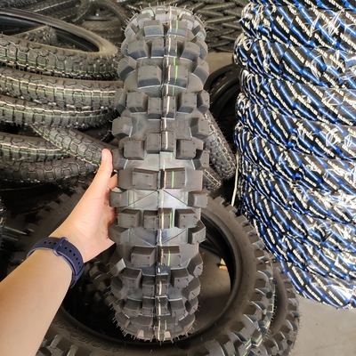 120/80-18 Pneus de moto avec 35% à 45% de caoutchouc et TL 6,5 kg