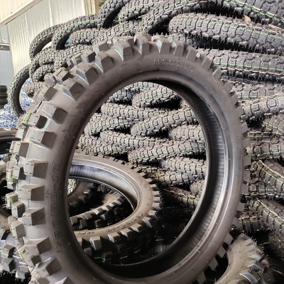 120/80-18 Pneus de moto avec 35% à 45% de caoutchouc et TL 6,5 kg