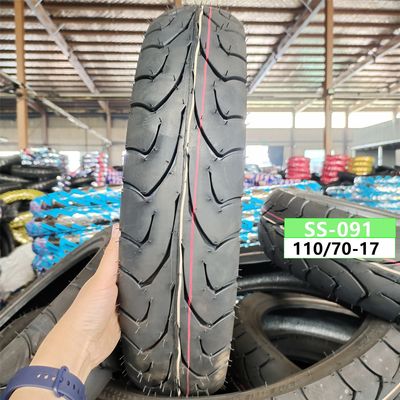 110/70-17 Pneus de moto 110/70/17 Pneus à motifs Casing pour le marché sud-américain