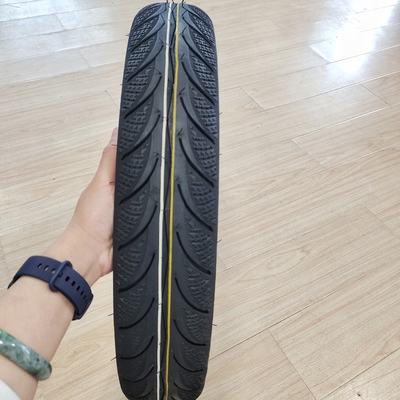 2.8kg 80/90-17 pneumatique de moto sans tube 809017 pour le marché du Cambodge Malaisie Philippines