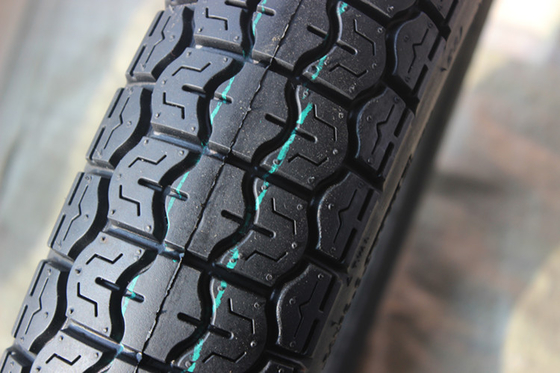 Pneus de moto de caoutchouc super 3,00-17 pouces avec FOB Qingdao