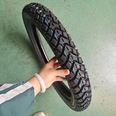 Résistance à la traction élevée 3.00-18 Pneus et tubes de moto de course