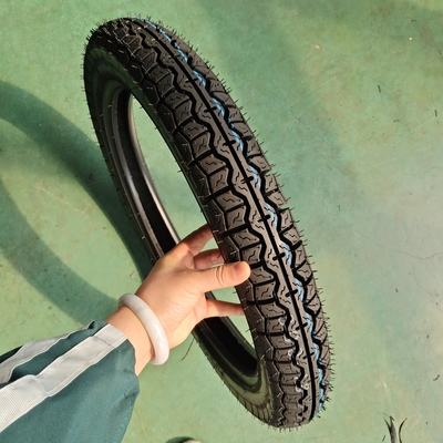 Pneus sans tube pour motocyclettes 3,00-18 5000 pièces par jour Capacité de production pour le marché africain