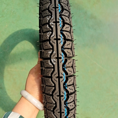 Pneus sans tube pour motocyclettes 3,00-18 5000 pièces par jour Capacité de production pour le marché africain