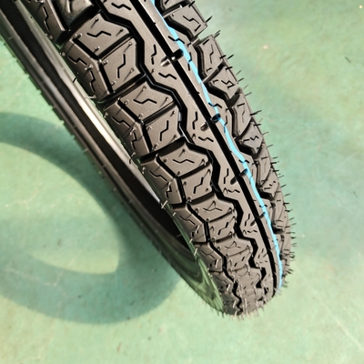 Pneus sans tube pour motocyclettes 3,00-18 5000 pièces par jour Capacité de production pour le marché africain