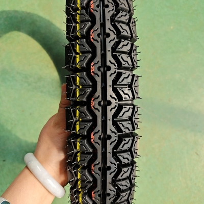 Marché africain 3.00-17 Pneus de moto sans tube 300 17 avec et 10.5 Résistance à la traction