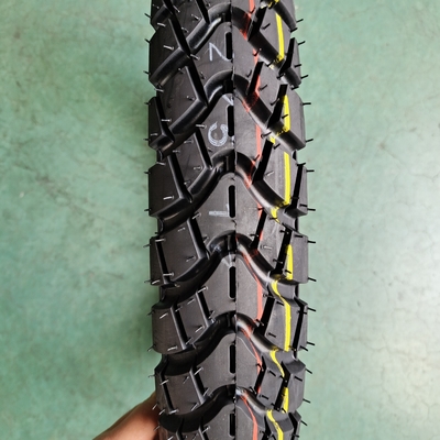 Pneus de moto 2.75-17 sans tube de classe A 5000 pièces par jour Production avec conception profonde