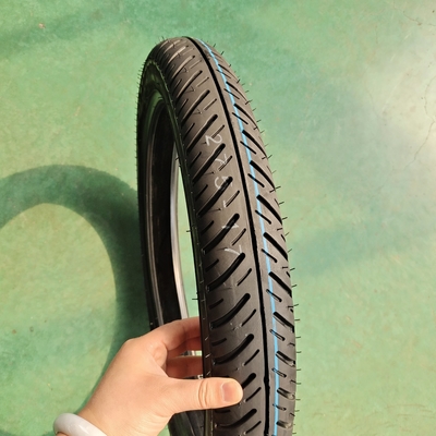 Pneus de moto sans tube à longue durée de vie avec un motif de conception profond
