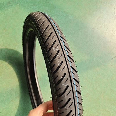 Pneus de moto sans tube à longue durée de vie avec un motif de conception profond