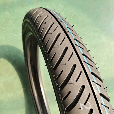 Pneus de moto sans tube à longue durée de vie avec un motif de conception profond