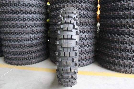 TL 6.8KG 140/80-18 140/80/18 140 80 18 Pneus chinois en caoutchouc pour motocyclettes destinés au port de Qingdao