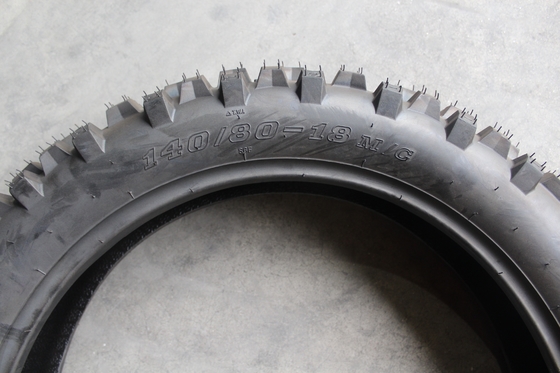 TL 6.8KG 140/80-18 140/80/18 140 80 18 Pneus chinois en caoutchouc pour motocyclettes destinés au port de Qingdao