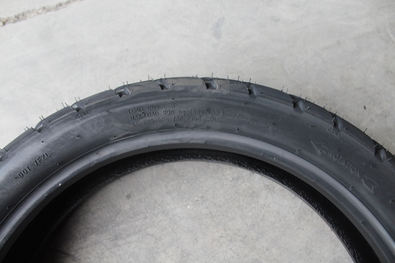 130/80-17 130/80/17 Pneus de moto pour le marché du Moyen-Orient Charge QTY/40'HQ 13000PCS