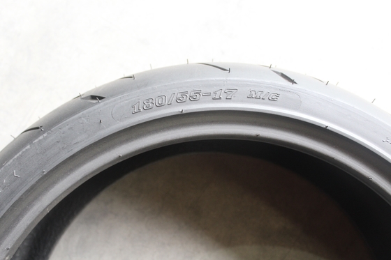 Pneus sans tube de moto à haute capacité de charge 180/50/17 TL pour votre moto