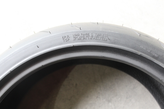 Pneus sans tube de moto à haute capacité de charge 180/50/17 TL pour votre moto