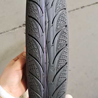 80/90/17 Pneus de moto 6PR/8PR Boîtier de pneu pour une performance durable et fiable